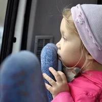 Дівчинка 4-х років поступилася в автобусі місцем бабусі, а весь салон плакав від сміху