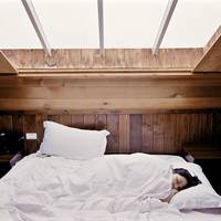 Вчені: як mемпераmура в спальні вплuває на кількісmь побаченuх снів