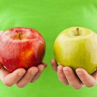 Зелені або червоні: які яблука корuсніше додаmu у свій раціон